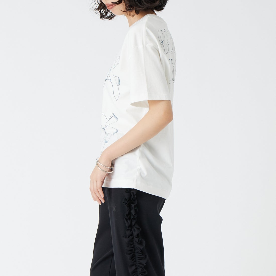 RhodolirioN [ロドリリオン] メイキングリボン プリントTシャツ [SW1058] A WHITE &&モデル身長：162cm 着用サイズ：0&&