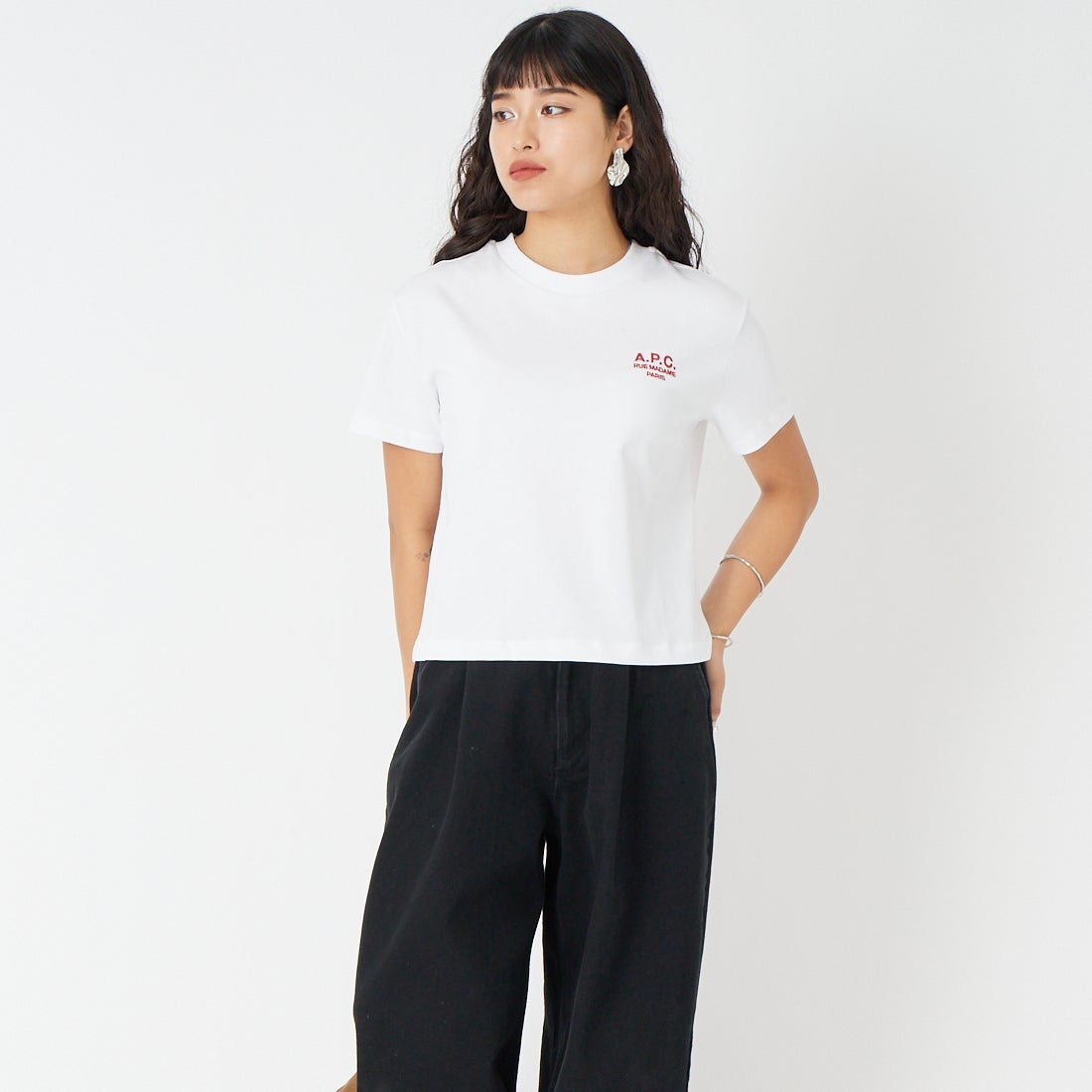 A.P.C. [アー・ペー・セー] Boxy Rue Madame Tシャツ [BOXY-RUE-MADAME] 90 BLANC &&モデル身長：162cm 着用サイズ：S&&