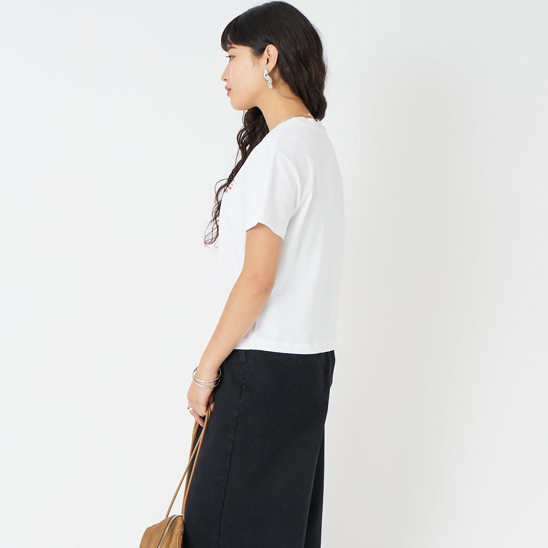 A.P.C. [アー・ペー・セー] Boxy Rue Madame Tシャツ [BOXY-RUE-MADAME] 90 BLANC &&モデル身長：162cm 着用サイズ：S&&