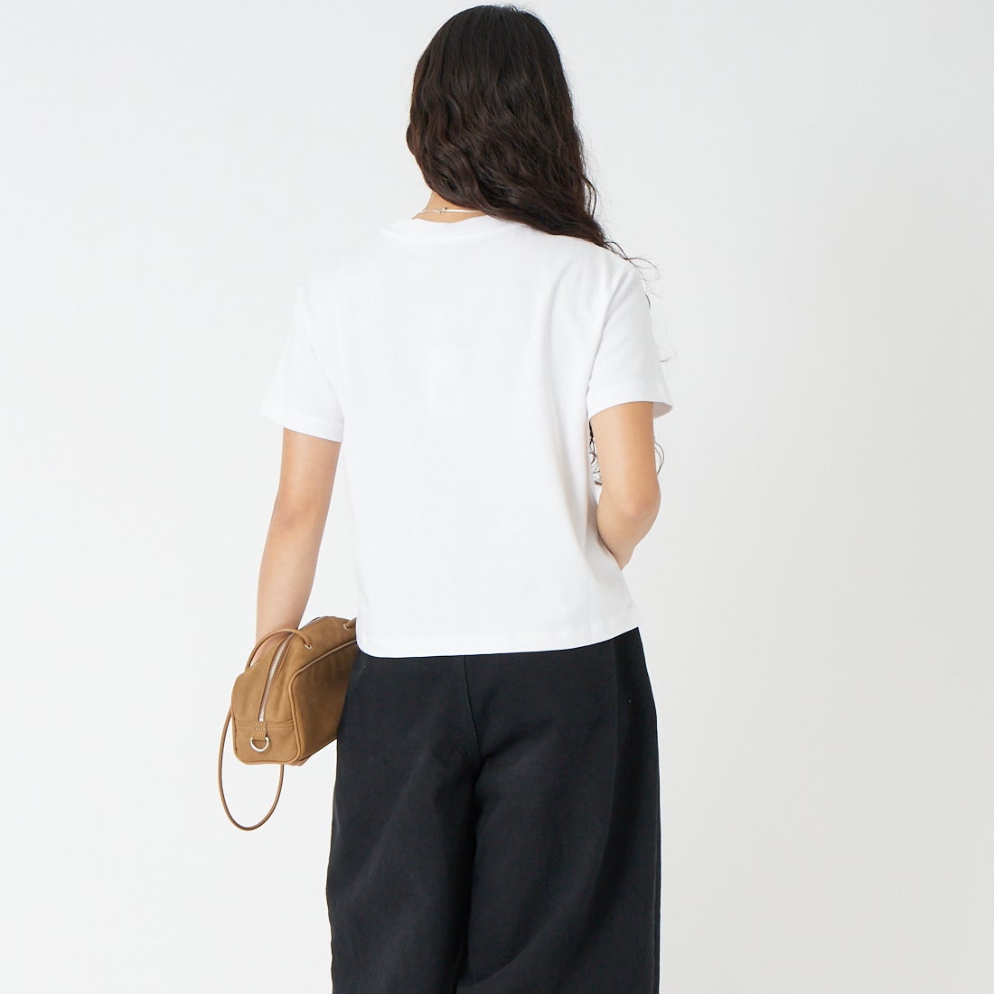 A.P.C. [アー・ペー・セー] Boxy Rue Madame Tシャツ [BOXY-RUE-MADAME] 90 BLANC &&モデル身長：162cm 着用サイズ：S&&