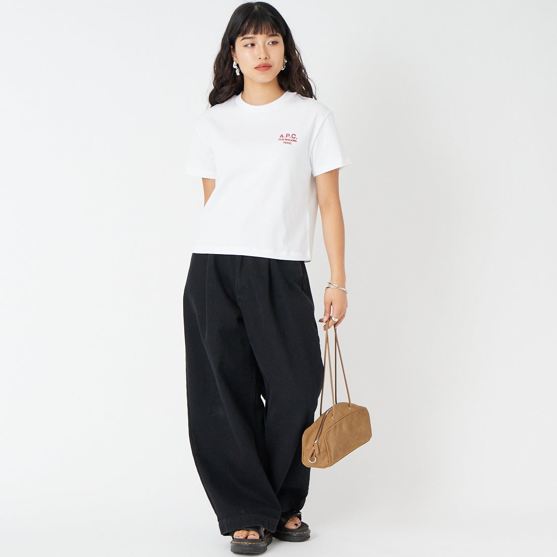 A.P.C. [アー・ペー・セー] Boxy Rue Madame Tシャツ [BOXY-RUE-MADAME] 90 BLANC &&モデル身長：162cm 着用サイズ：S&&