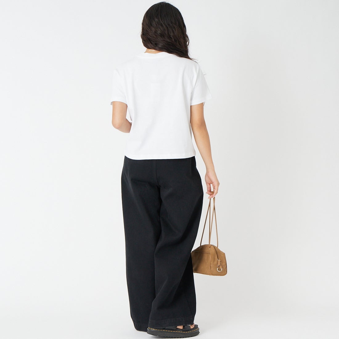 A.P.C. [アー・ペー・セー] Boxy Rue Madame Tシャツ [BOXY-RUE-MADAME] 90 BLANC &&モデル身長：162cm 着用サイズ：S&&