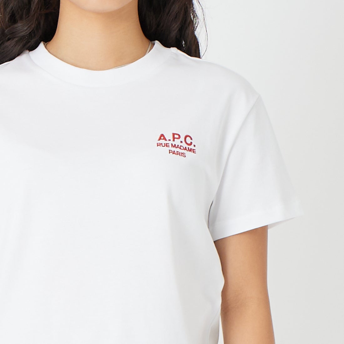 A.P.C. [アー・ペー・セー] Boxy Rue Madame Tシャツ [BOXY-RUE-MADAME] 90 BLANC &&モデル身長：162cm 着用サイズ：S&&