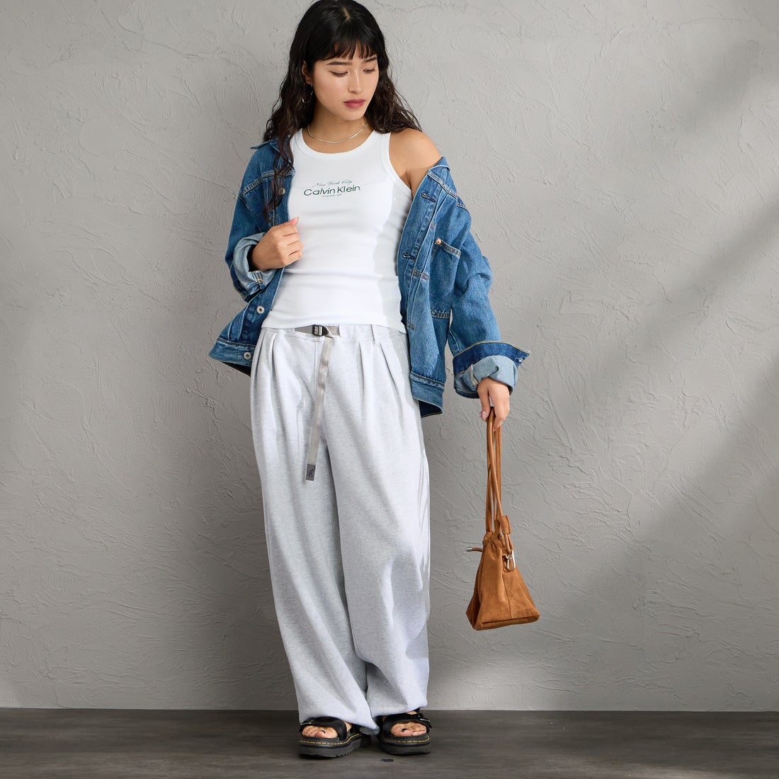 Calvin Klein [カルバンクライン] リブグラフィック タンクトップ [47F816G] YAF &&モデル身長：162cm 着用サイズ：XS&&