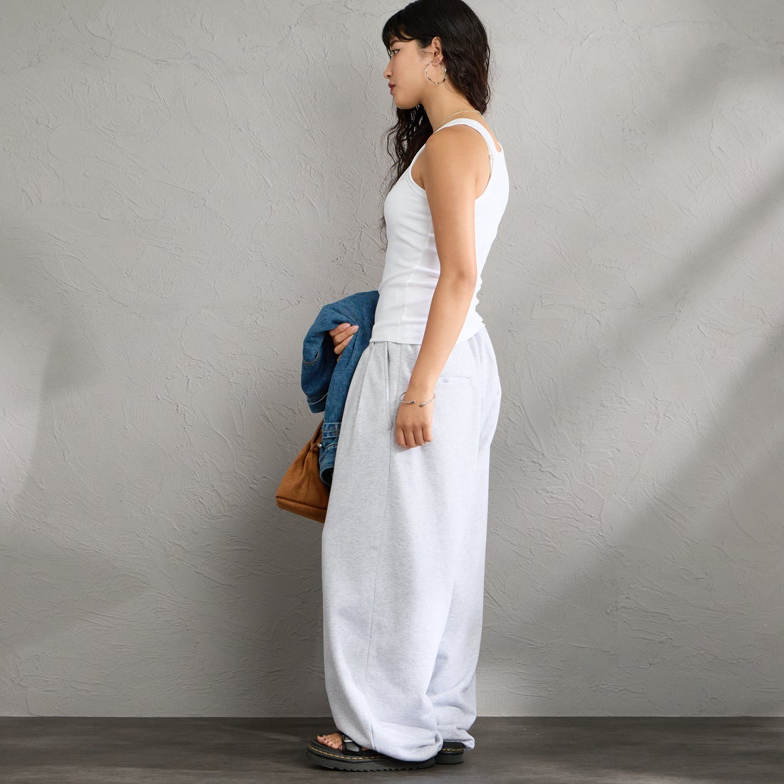 Calvin Klein [カルバンクライン] リブグラフィック タンクトップ [47F816G] YAF &&モデル身長：162cm 着用サイズ：XS&&