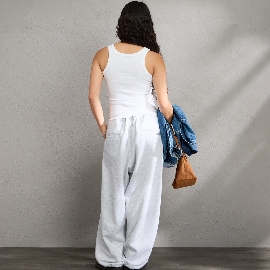 Calvin Klein [カルバンクライン] リブグラフィック タンクトップ [47F816G] YAF &&モデル身長：162cm 着用サイズ：XS&&