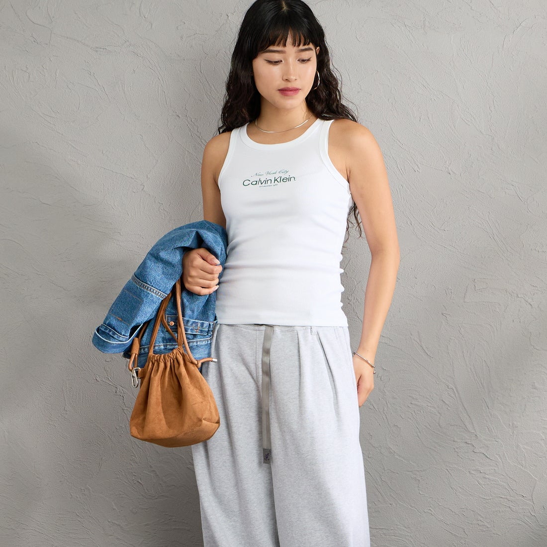 Calvin Klein [カルバンクライン] リブグラフィック タンクトップ [47F816G] YAF &&モデル身長：162cm 着用サイズ：XS&&
