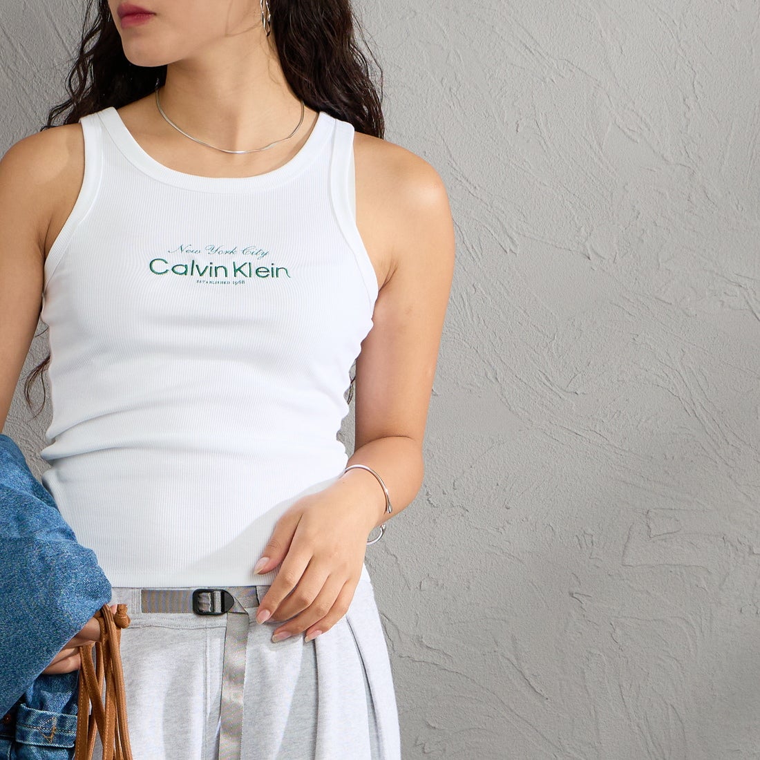 Calvin Klein [カルバンクライン] リブグラフィック タンクトップ [47F816G] YAF &&モデル身長：162cm 着用サイズ：XS&&