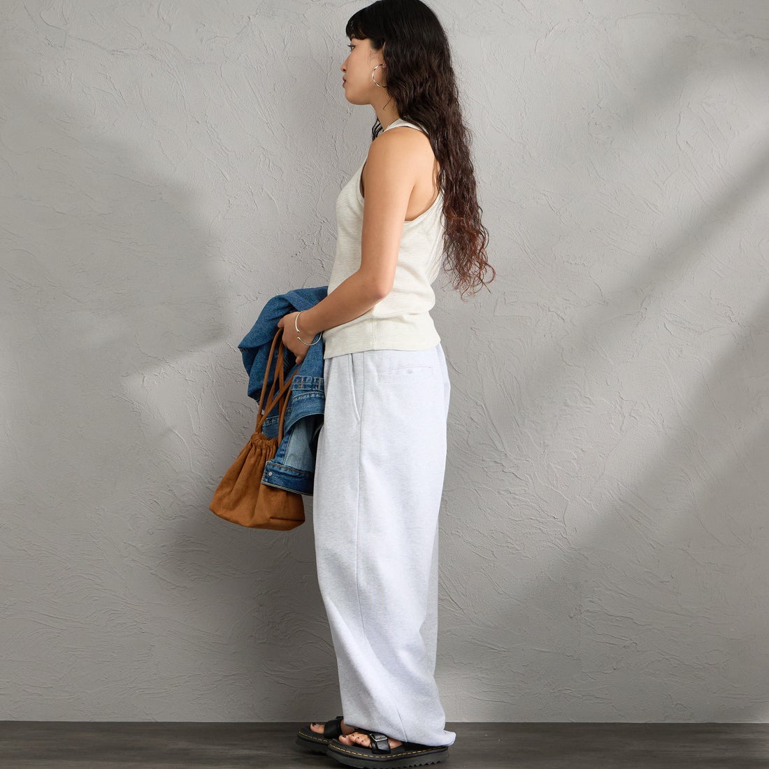 Calvin Klein [カルバンクライン] モノグラムロゴワッペン ワッフル レーサータンク [47F232G] P4P &&モデル身長：162cm 着用サイズ：S&&