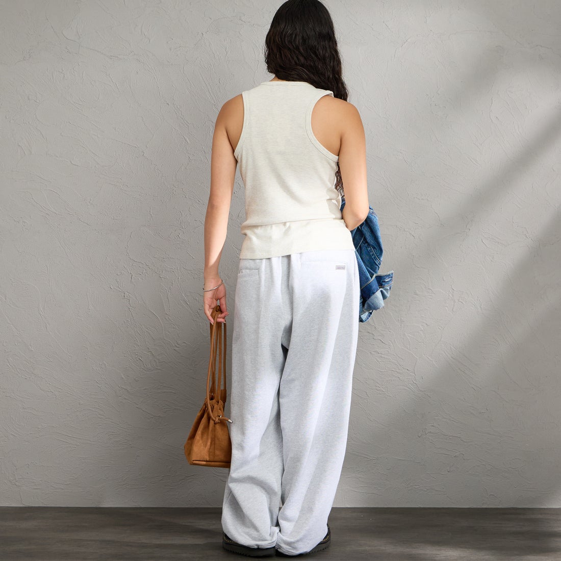 Calvin Klein [カルバンクライン] モノグラムロゴワッペン ワッフル レーサータンク [47F232G] P4P &&モデル身長：162cm 着用サイズ：S&&