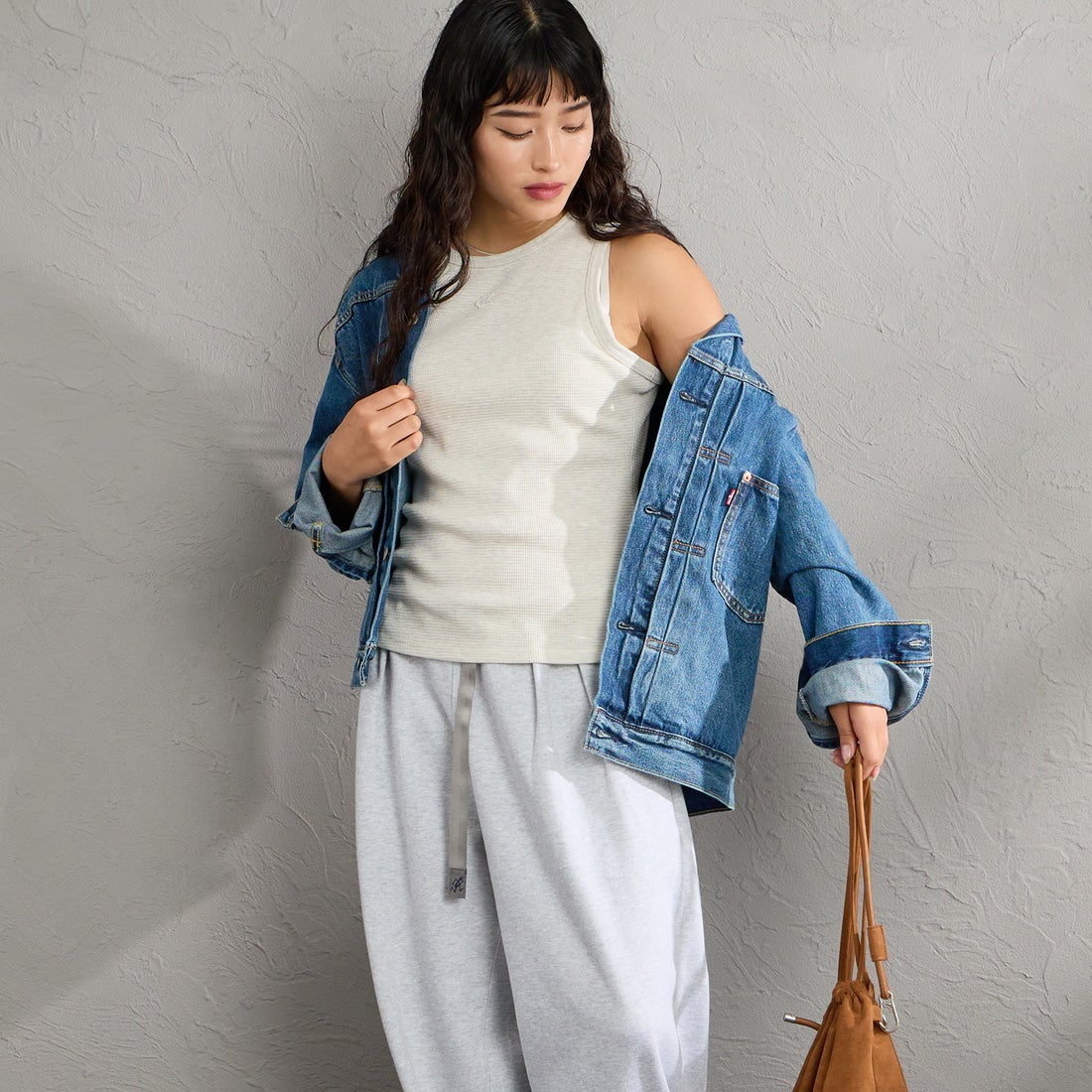 Calvin Klein [カルバンクライン] モノグラムロゴワッペン ワッフル レーサータンク [47F232G] P4P &&モデル身長：162cm 着用サイズ：S&&