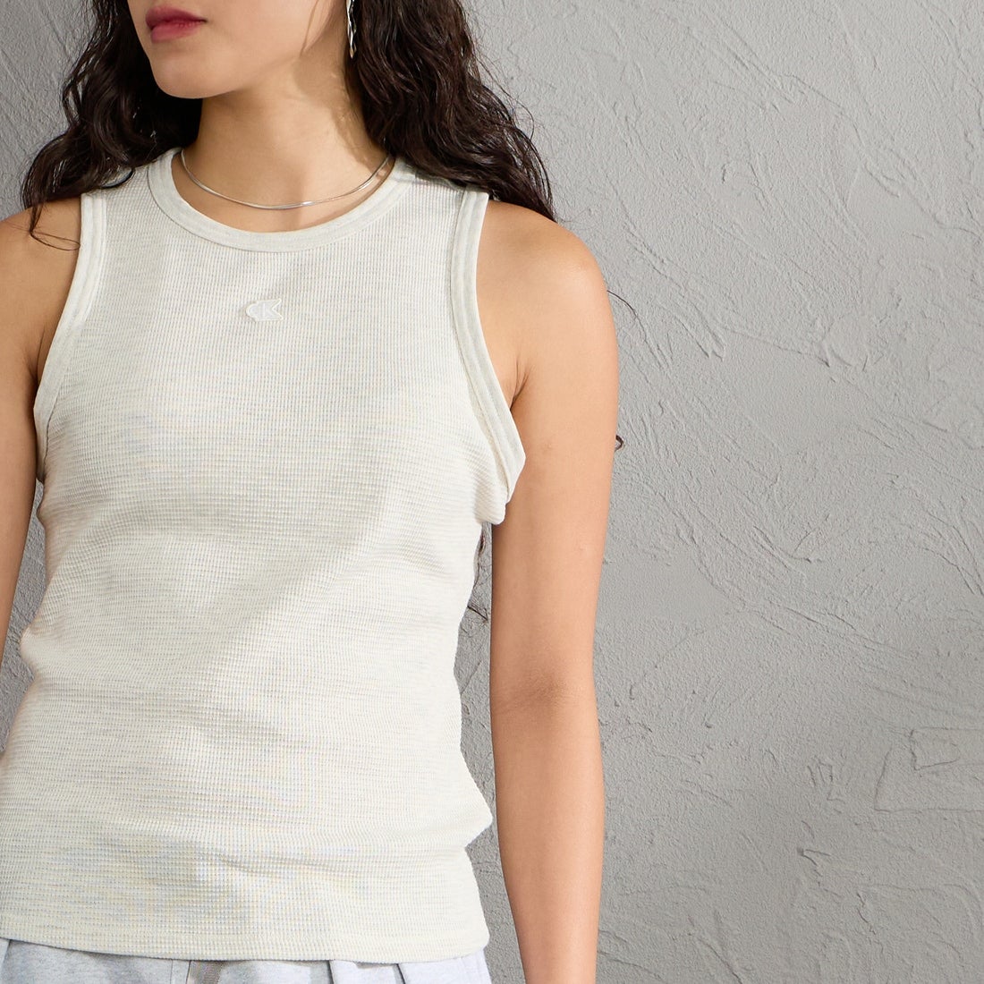 Calvin Klein [カルバンクライン] モノグラムロゴワッペン ワッフル レーサータンク [47F232G] P4P &&モデル身長：162cm 着用サイズ：S&&