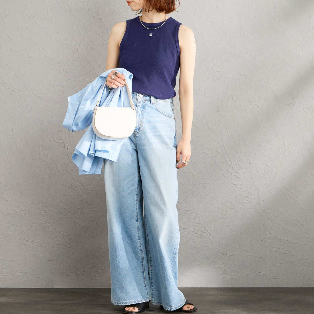 Calvin Klein [カルバンクライン] モノグラムロゴワッペン ワッフル レーサータンク [47F232G] 9EI &&モデル身長：158cm 着用サイズ：S&&