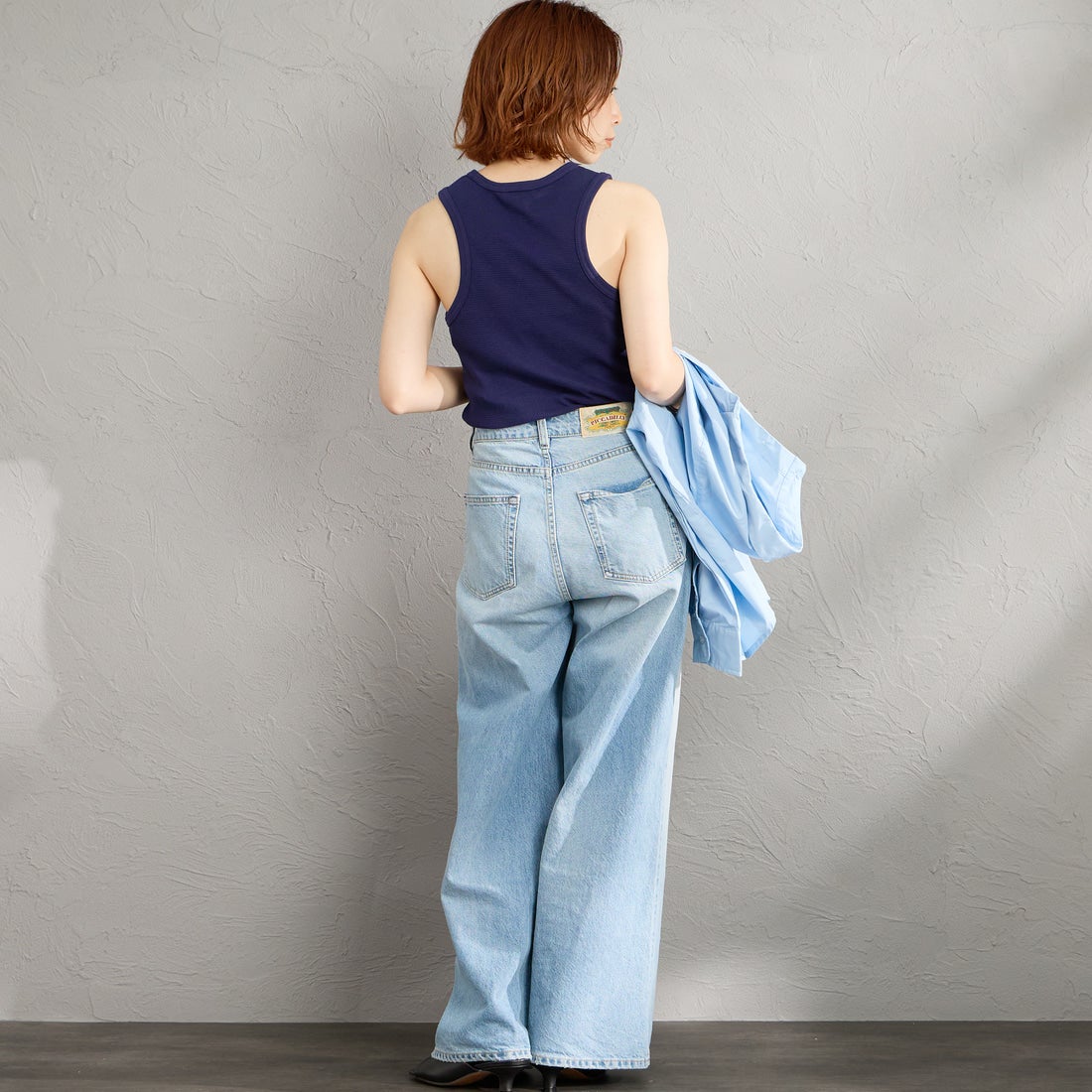 Calvin Klein [カルバンクライン] モノグラムロゴワッペン ワッフル レーサータンク [47F232G] 9EI &&モデル身長：158cm 着用サイズ：S&&