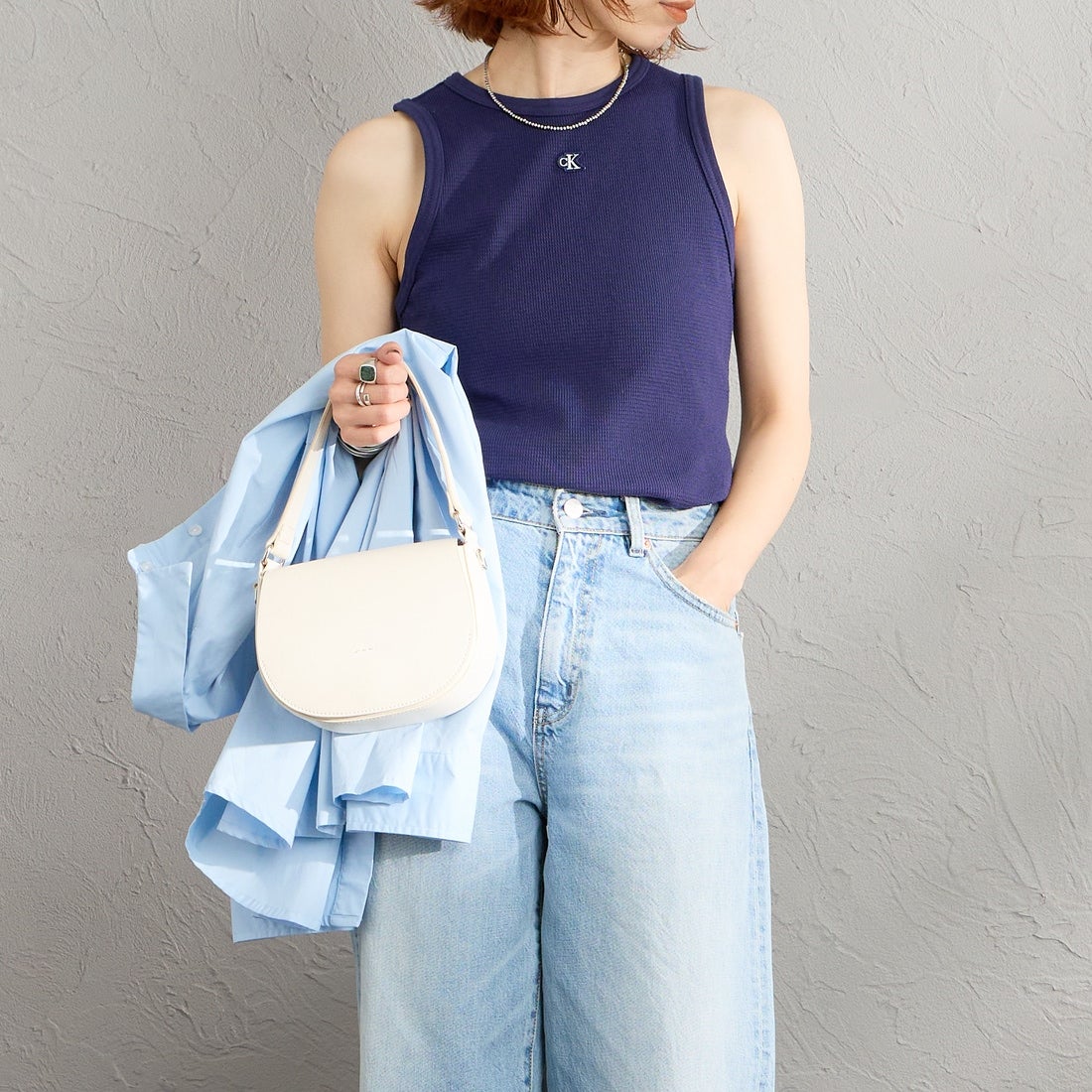 Calvin Klein [カルバンクライン] モノグラムロゴワッペン ワッフル レーサータンク [47F232G] 9EI &&モデル身長：158cm 着用サイズ：S&&