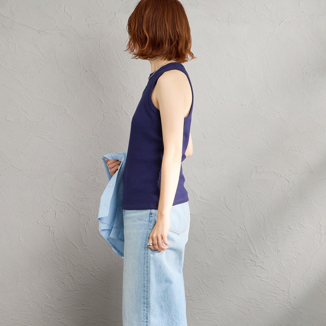 Calvin Klein [カルバンクライン] モノグラムロゴワッペン ワッフル レーサータンク [47F232G] 9EI &&モデル身長：158cm 着用サイズ：S&&