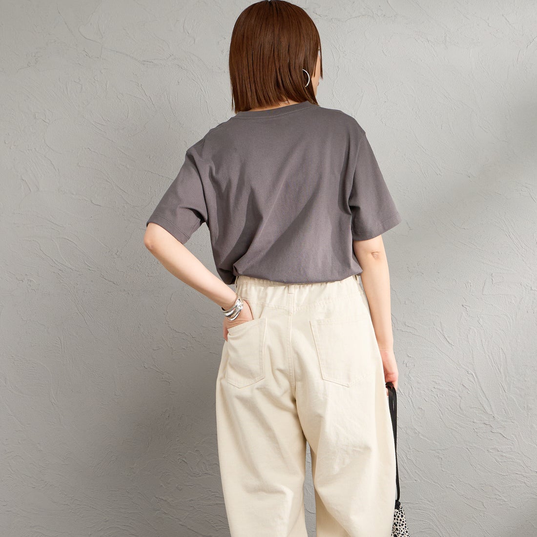 DANTON [ダントン] ショート丈 無地 半袖Tシャツ [DT-C0404CJJ] COAL GREY &&モデル身長：159cm 着用サイズ：M&&