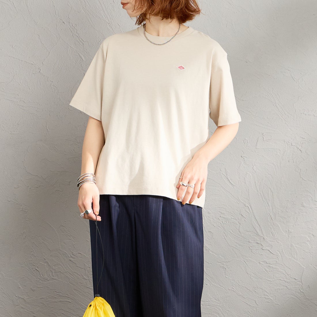 DANTON [ダントン] ショート丈 無地 半袖Tシャツ [DT-C0404CJJ] GREIGE &&モデル身長：158cm 着用サイズ：M&&