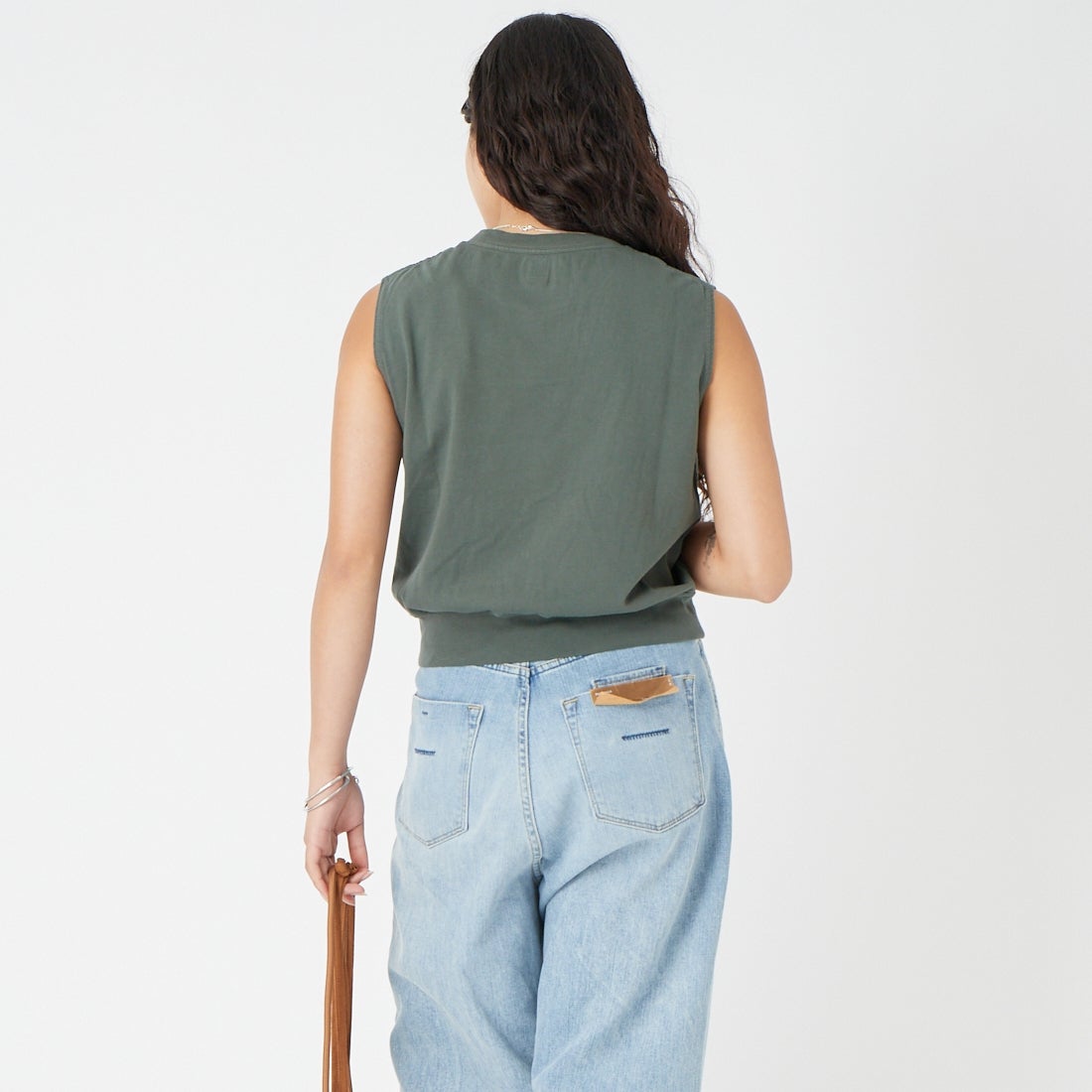 blurhms ROOTSTOCK [ブラームス ルーツストック] クラシックヘムリブ ノースリーブ [BROOTS26S001W] 03 KHAKIBL &&モデル身長：162cm 着用サイズ：0&&