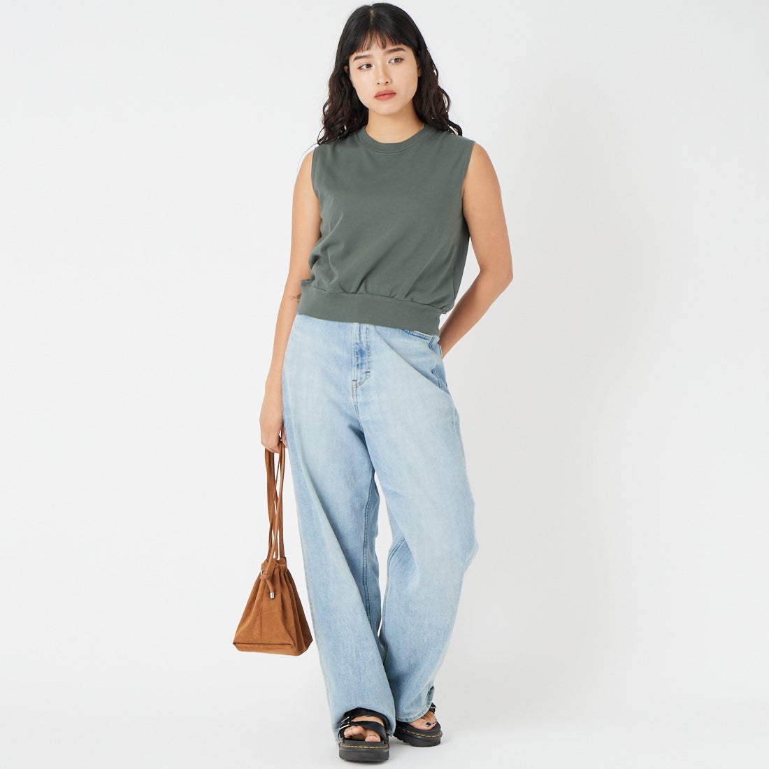 blurhms ROOTSTOCK [ブラームス ルーツストック] クラシックヘムリブ ノースリーブ [BROOTS26S001W] 03 KHAKIBL &&モデル身長：162cm 着用サイズ：0&&