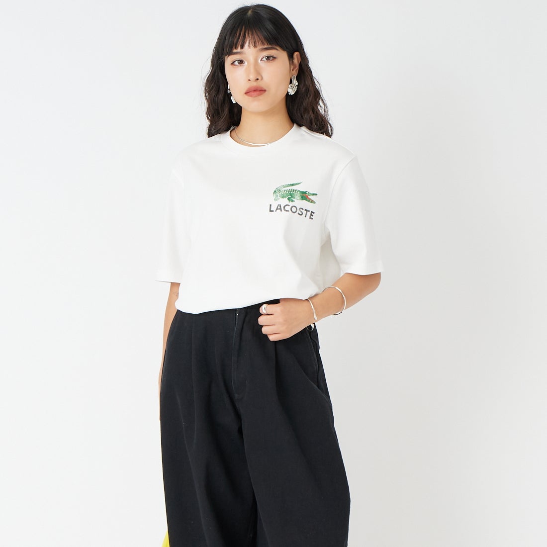 LACOSTE [ラコステ] ビンテージロゴ Tシャツ [TH9425] 70V FLOUR &&モデル身長：162cm 着用サイズ：2&&