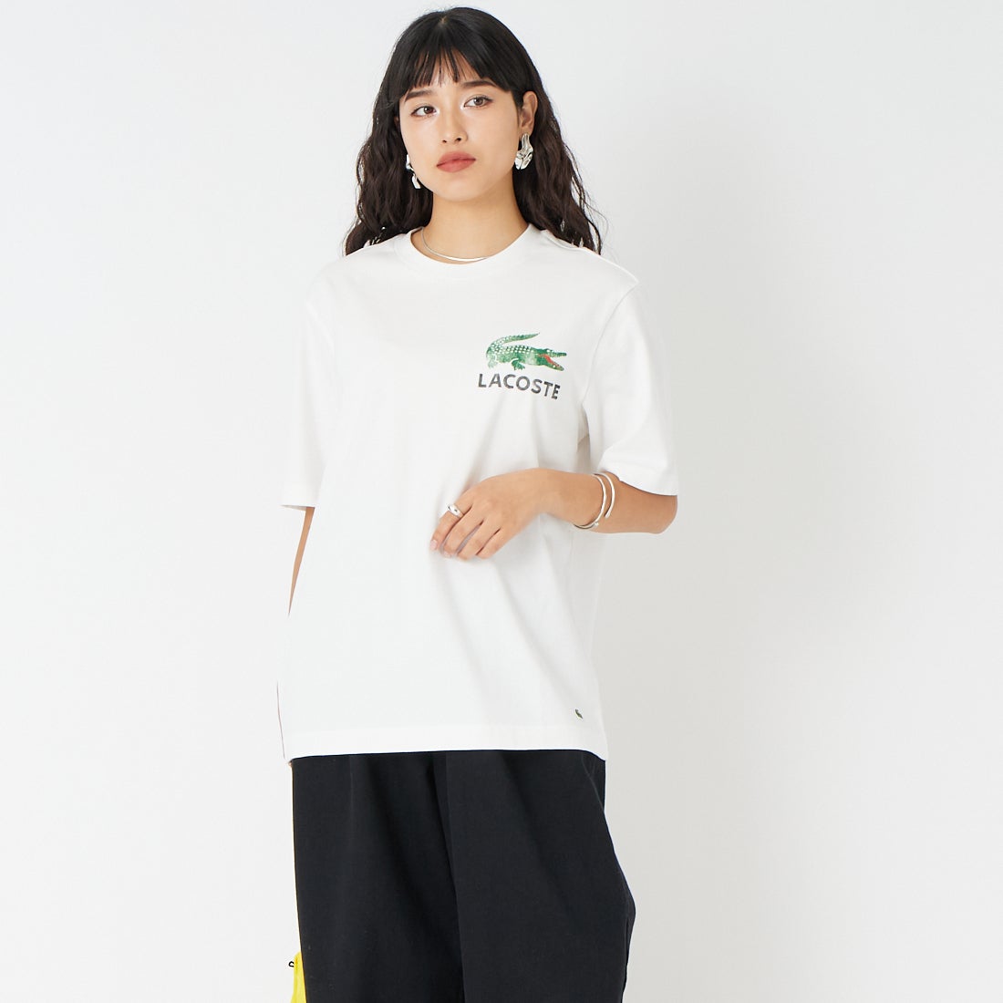 LACOSTE [ラコステ] ビンテージロゴ Tシャツ [TH9425] 70V FLOUR &&モデル身長：162cm 着用サイズ：2&&
