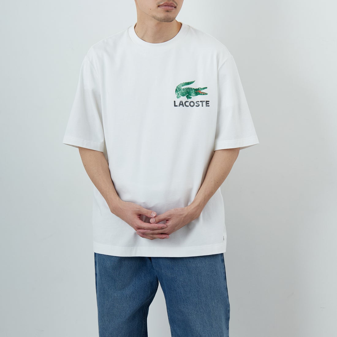 LACOSTE [ラコステ] ビンテージロゴ Tシャツ [TH9425] 70V FLOUR &&モデル身長：168cm 着用サイズ：4&&