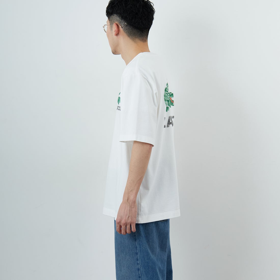 LACOSTE [ラコステ] ビンテージロゴ Tシャツ [TH9425] 70V FLOUR &&モデル身長：168cm 着用サイズ：4&&
