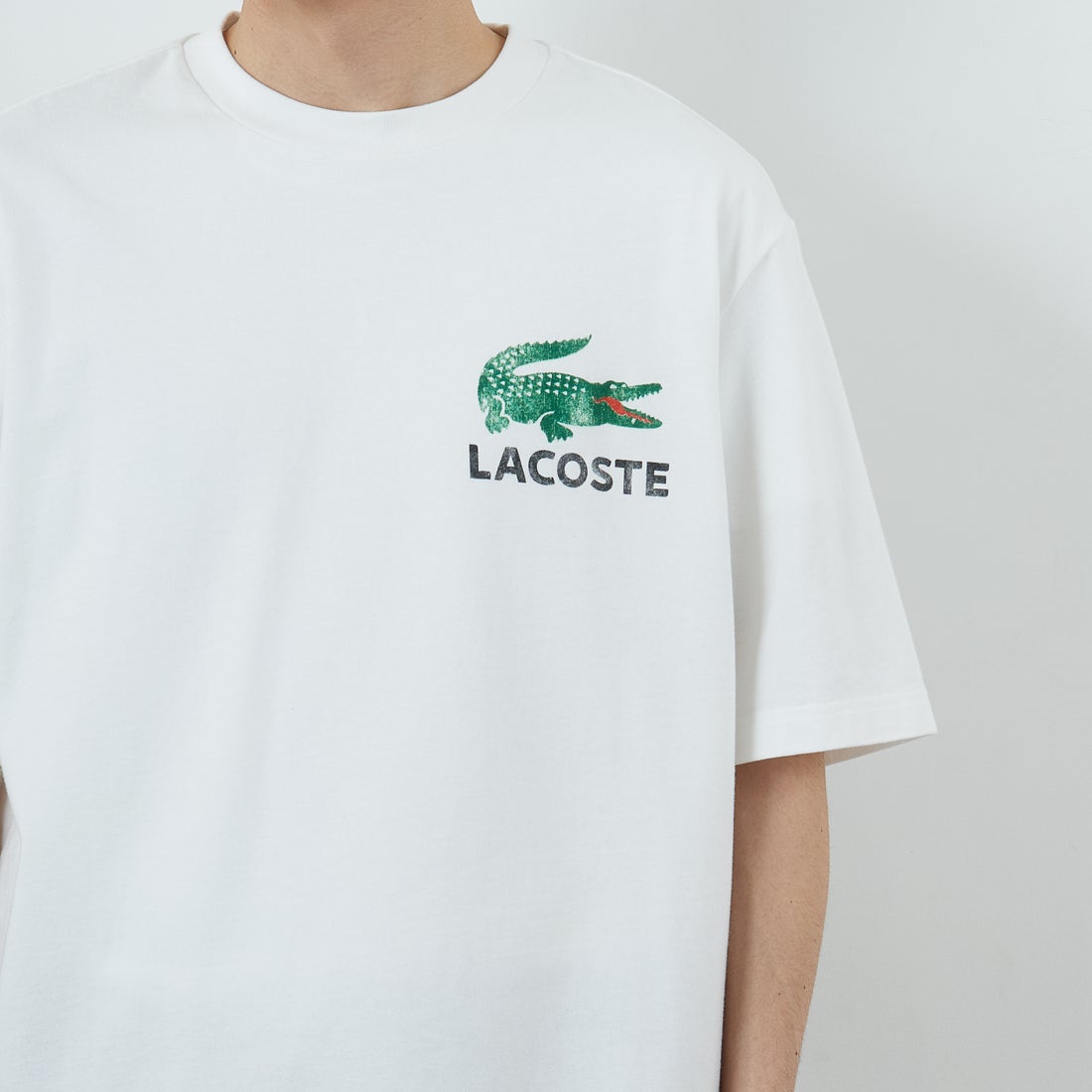 LACOSTE [ラコステ] ビンテージロゴ Tシャツ [TH9425] 70V FLOUR &&モデル身長：168cm 着用サイズ：4&&