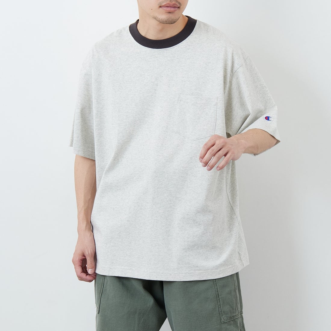 Champion [チャンピオン] 別注 スリーアイコン ロゴ刺繍ポケットT