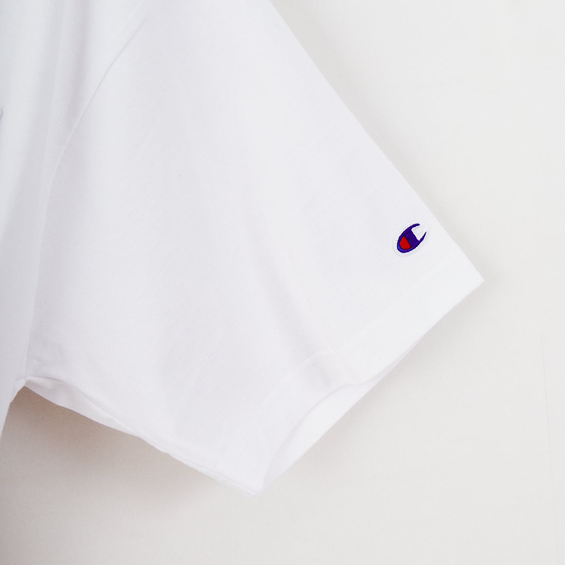 Champion [チャンピオン] 別注 スリーアイコン ロゴ刺繍ポケットTシャツ [C8-D334-JF] 010 WHITE