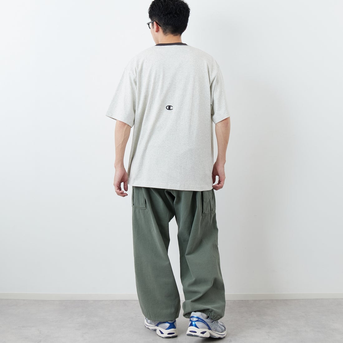 Champion [チャンピオン] 別注 スリーアイコン ロゴ刺繍ポケットTシャツ [C8-D334-JF] 810 OATMEA &&モデル身長：168cm 着用サイズ：L&&