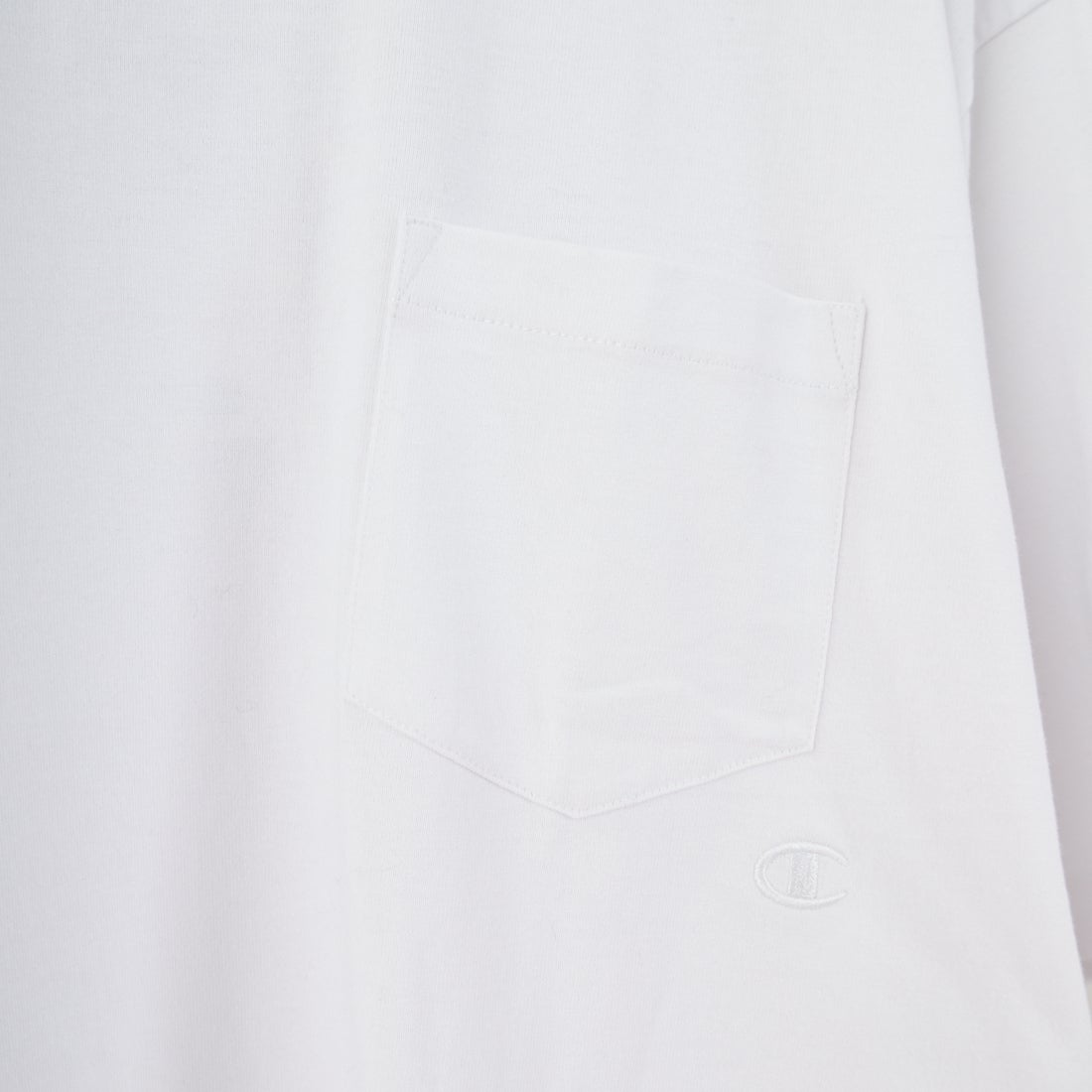 Champion [チャンピオン] 別注 スリーアイコン ロゴ刺繍ポケットTシャツ [C8-D334-JF] 010 WHITE