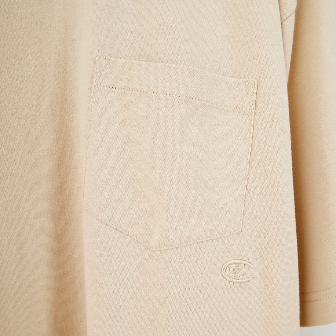 Champion [チャンピオン] 別注 スリーアイコン ロゴ刺繍ポケットTシャツ [C8-D334-JF] 790 PUTTY