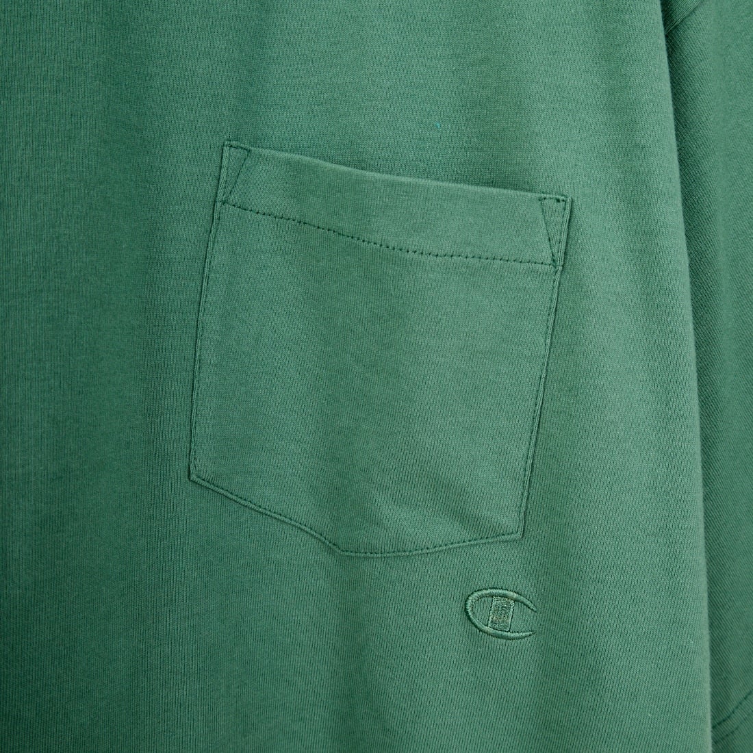Champion [チャンピオン] 別注 スリーアイコン ロゴ刺繍ポケットTシャツ [C8-D334-JF] 560 M.GREE