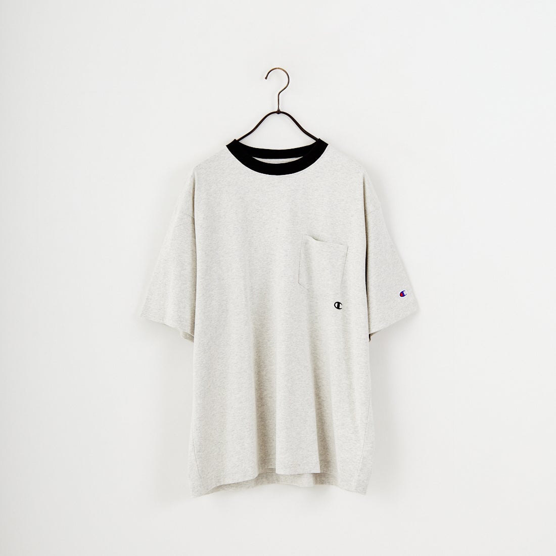 Champion [チャンピオン] 別注 スリーアイコン ロゴ刺繍ポケットTシャツ [C8-D334-JF] 810 OATMEA