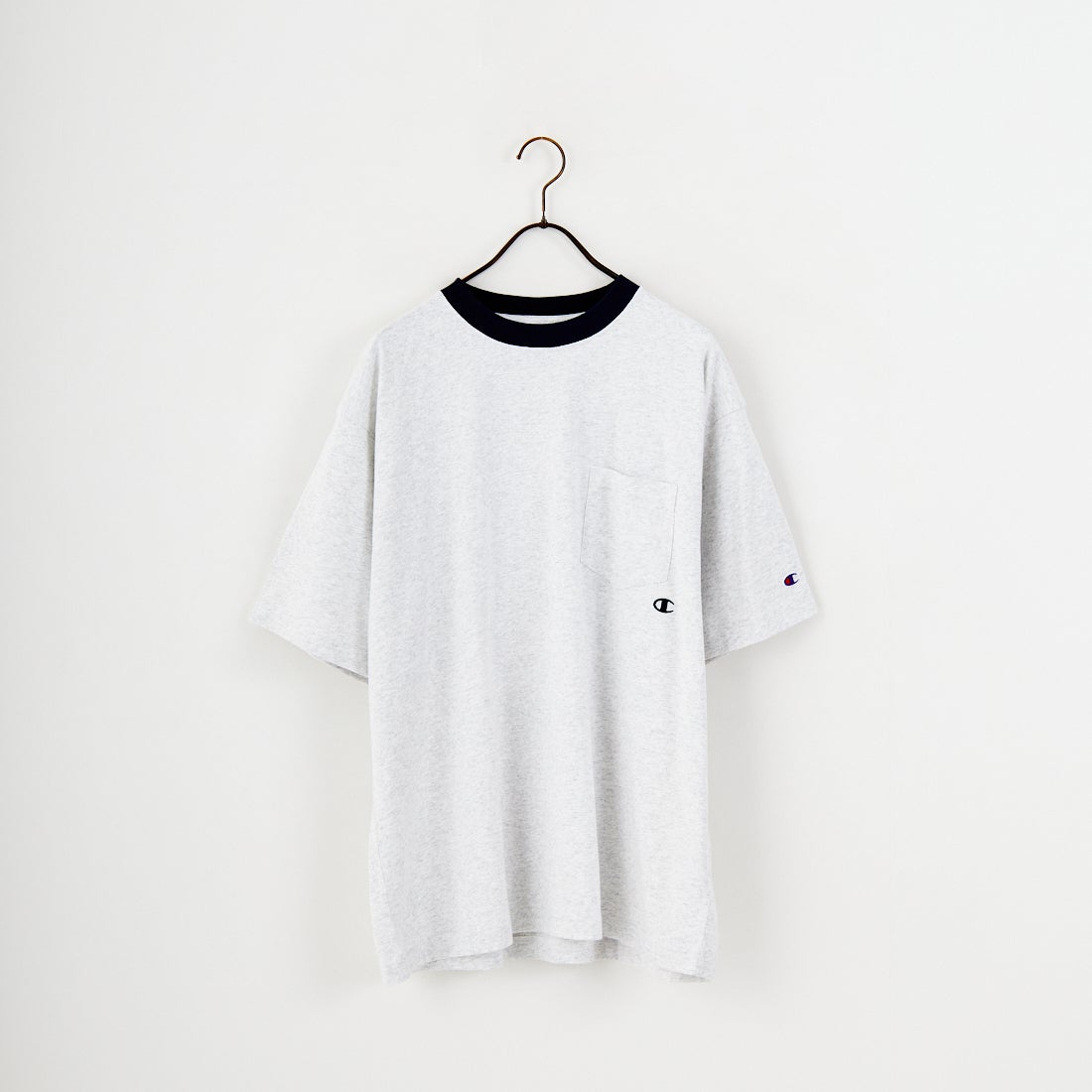 Champion [チャンピオン] 別注 スリーアイコン ロゴ刺繍ポケットTシャツ [C8-D334-JF] 060 H.GRAY