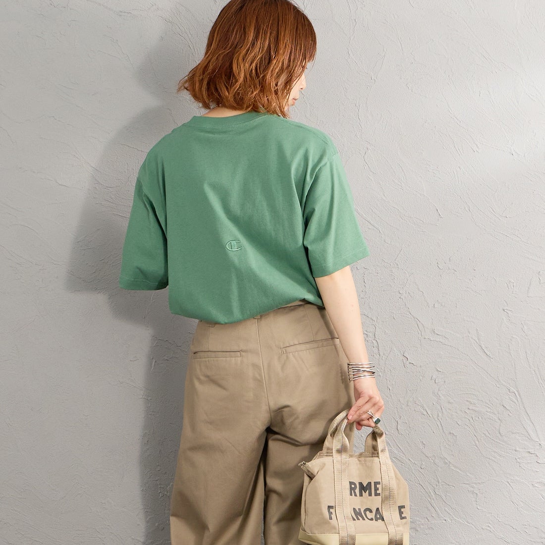 Champion [チャンピオン] 別注 スリーアイコン ロゴ刺繍ポケットTシャツ [C8-D334-JF] 560 M.GREE &&モデル身長：158cm 着用サイズ：S&&