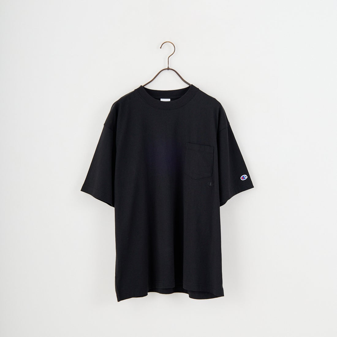Champion [チャンピオン] 別注 スリーアイコン ロゴ刺繍ポケットTシャツ [C8-D334-JF] 090 BLACK