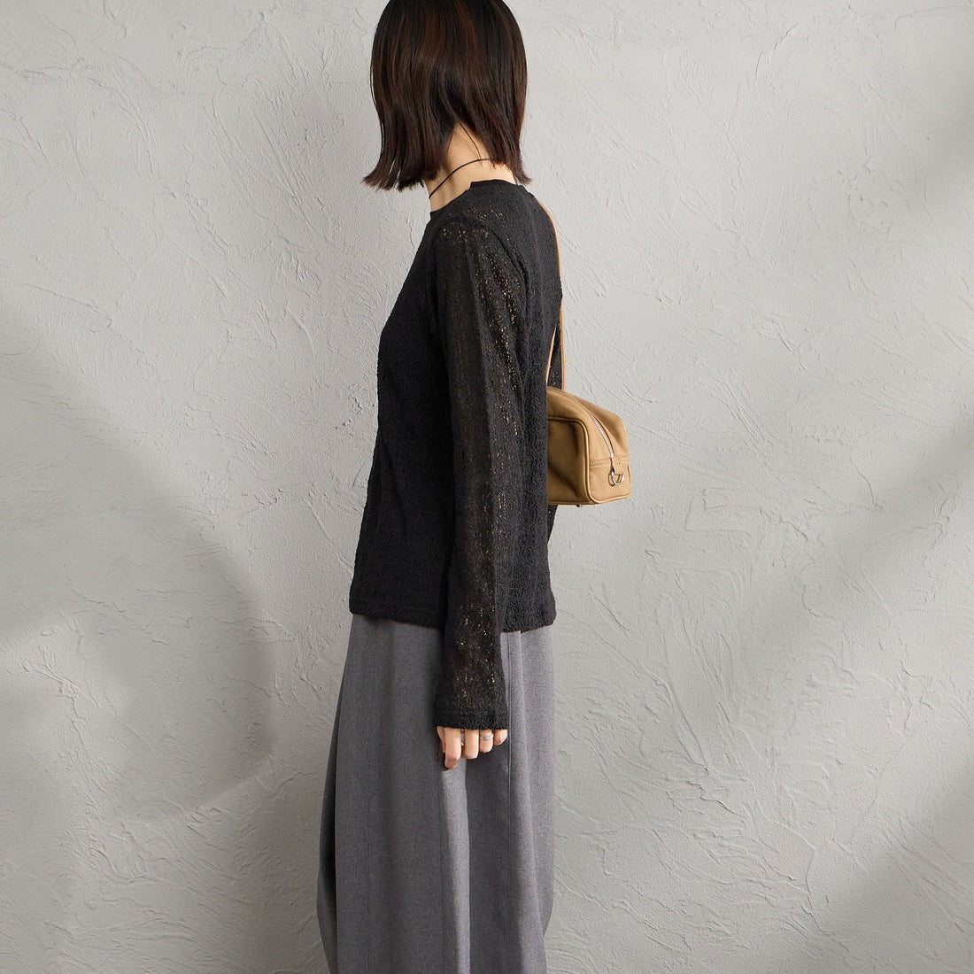 mizuiro ind [ミズイロインド] レースクルーネックTシャツ [1-210080] 99 BLACK &&モデル身長：160cm 着用サイズ：F&&