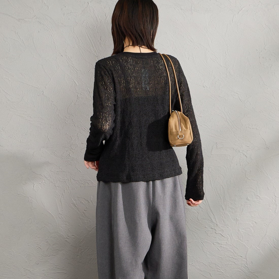 mizuiro ind [ミズイロインド] レースクルーネックTシャツ [1-210080] 99 BLACK &&モデル身長：160cm 着用サイズ：F&&