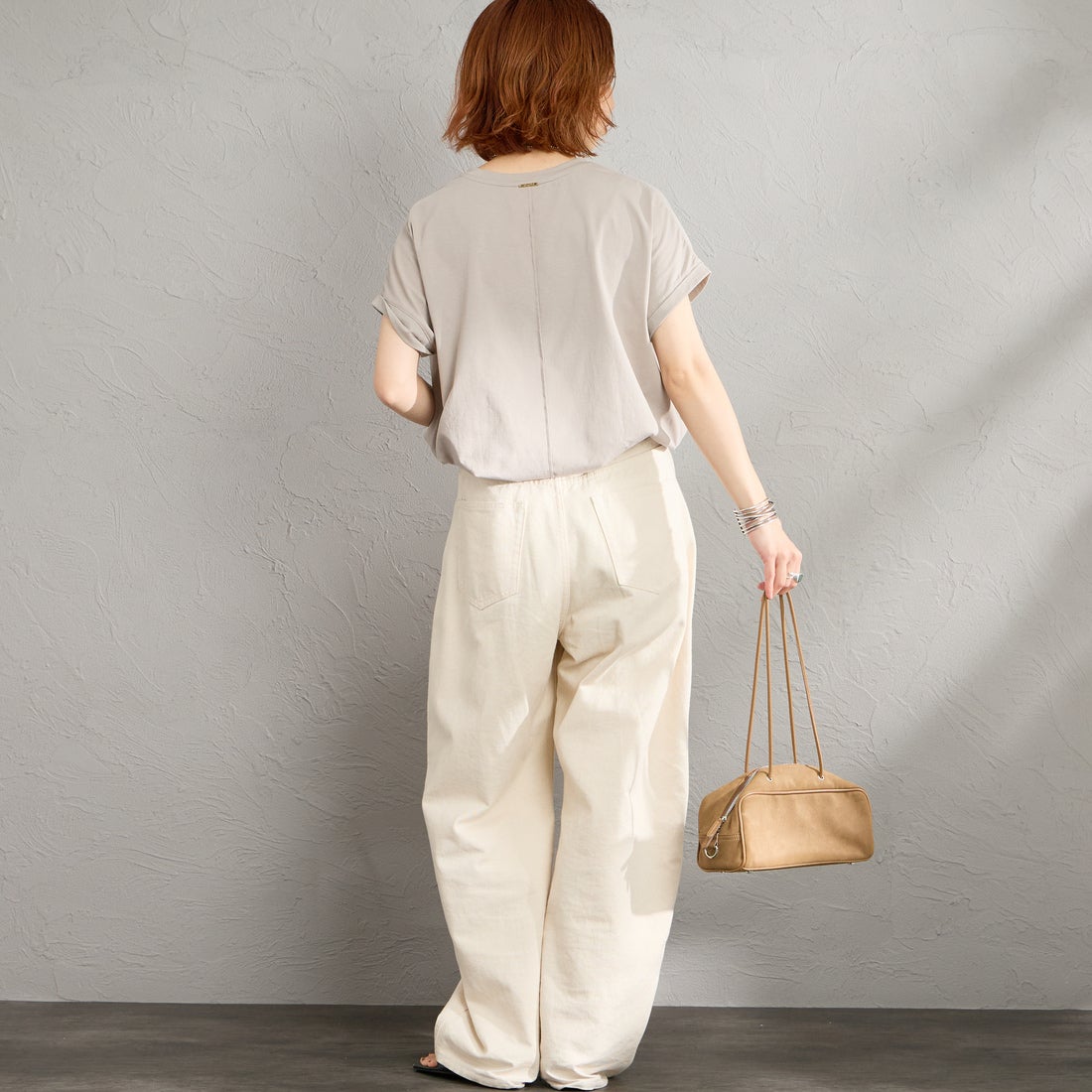 MICA&DEAL × JEANSFACTORY [マイカアンドディール × ジーンズファクトリー] 別注 フレンチスリーブ フォトプリントTシャツ [0126209177-JF] GREIGE &&モデル身長：158cm 着用サイズ：F&&