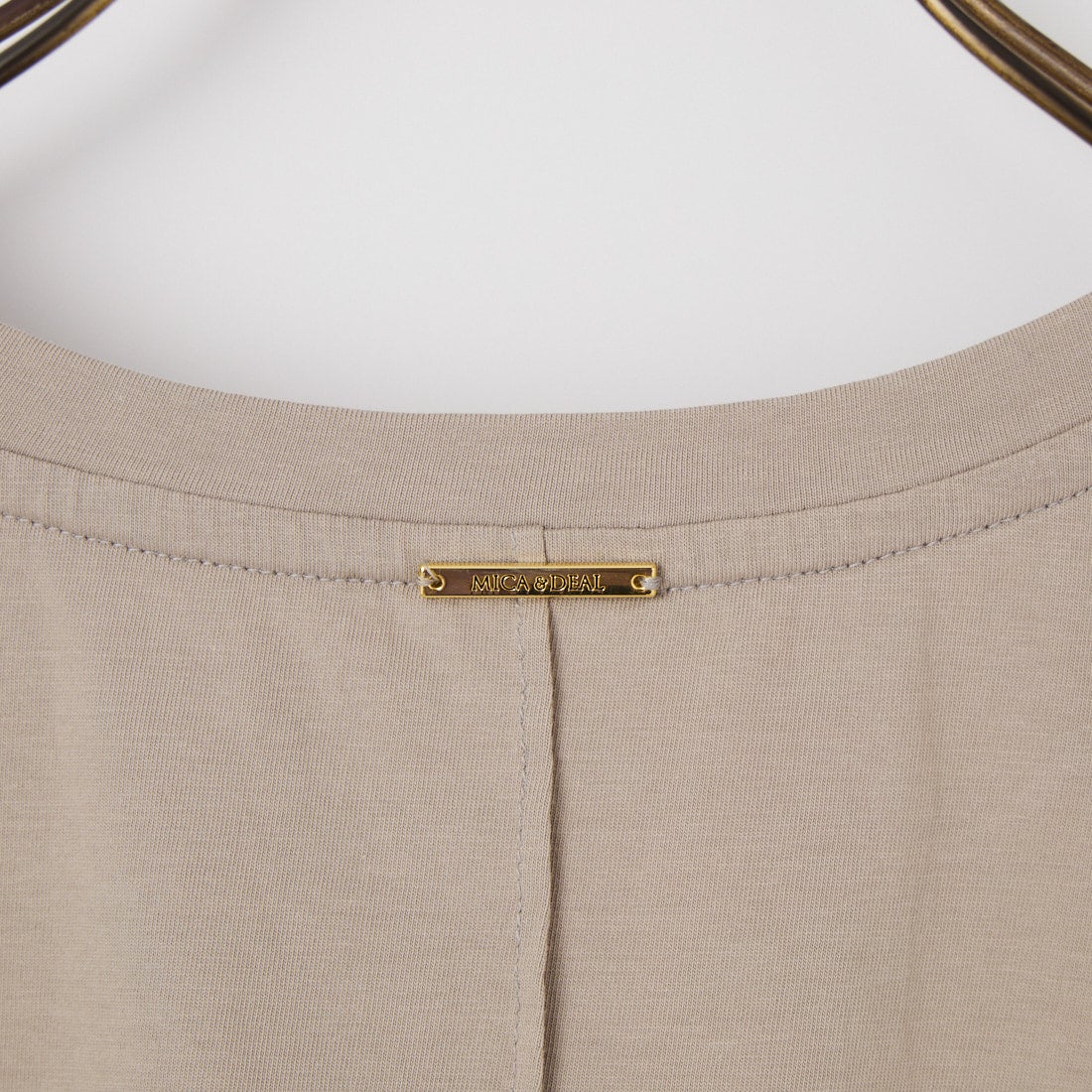 MICA&DEAL × JEANSFACTORY [マイカアンドディール × ジーンズファクトリー] 別注 フレンチスリーブ フォトプリントTシャツ [0126209177-JF] GREIGE