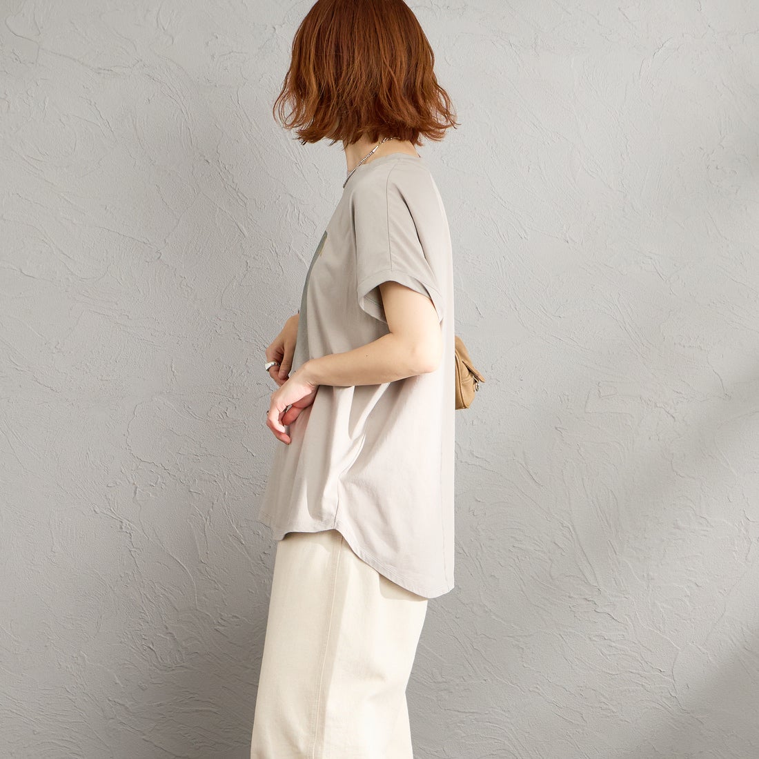 MICA&DEAL × JEANSFACTORY [マイカアンドディール × ジーンズファクトリー] 別注 フレンチスリーブ フォトプリントTシャツ [0126209177-JF] GREIGE &&モデル身長：158cm 着用サイズ：F&&