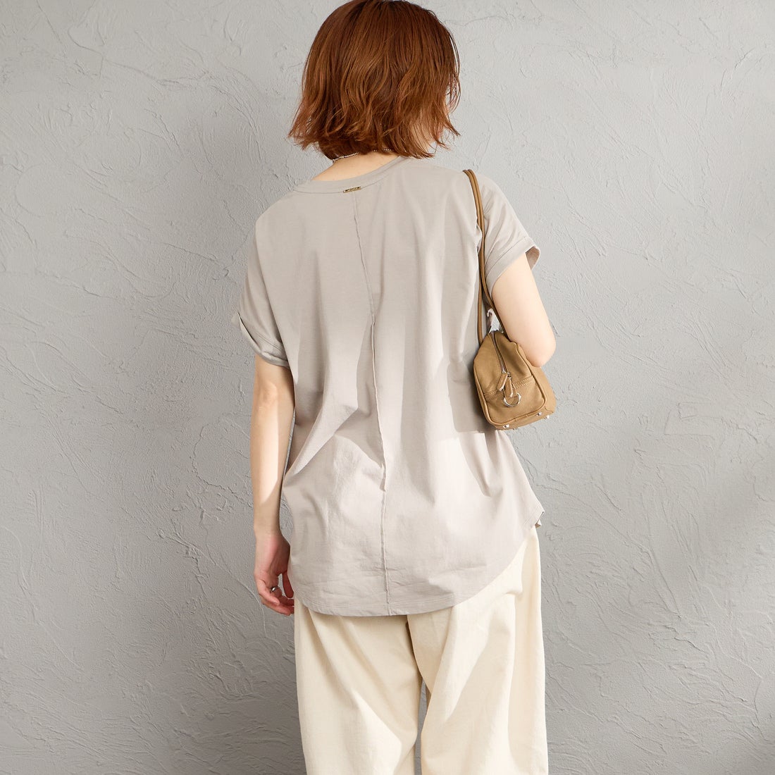 MICA&DEAL × JEANSFACTORY [マイカアンドディール × ジーンズファクトリー] 別注 フレンチスリーブ フォトプリントTシャツ [0126209177-JF] GREIGE &&モデル身長：158cm 着用サイズ：F&&