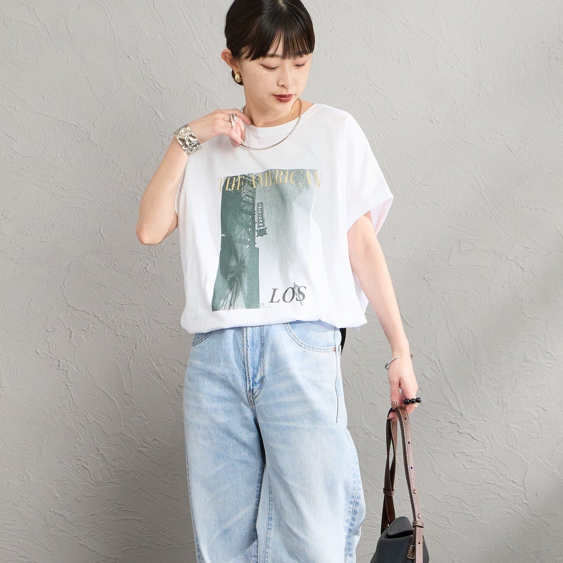 MICA&DEAL × JEANSFACTORY [マイカアンドディール × ジーンズファクトリー] 別注 フレンチスリーブ フォトプリントTシャツ [0126209177-JF] WHITE &&モデル身長：150cm 着用サイズ：F&&