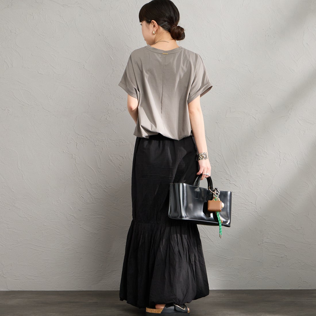 MICA&DEAL × JEANSFACTORY [マイカアンドディール × ジーンズファクトリー] 別注 フレンチスリーブ フォトプリントTシャツ [0126209177-JF] CHARCOAL &&モデル身長：150cm 着用サイズ：F&&