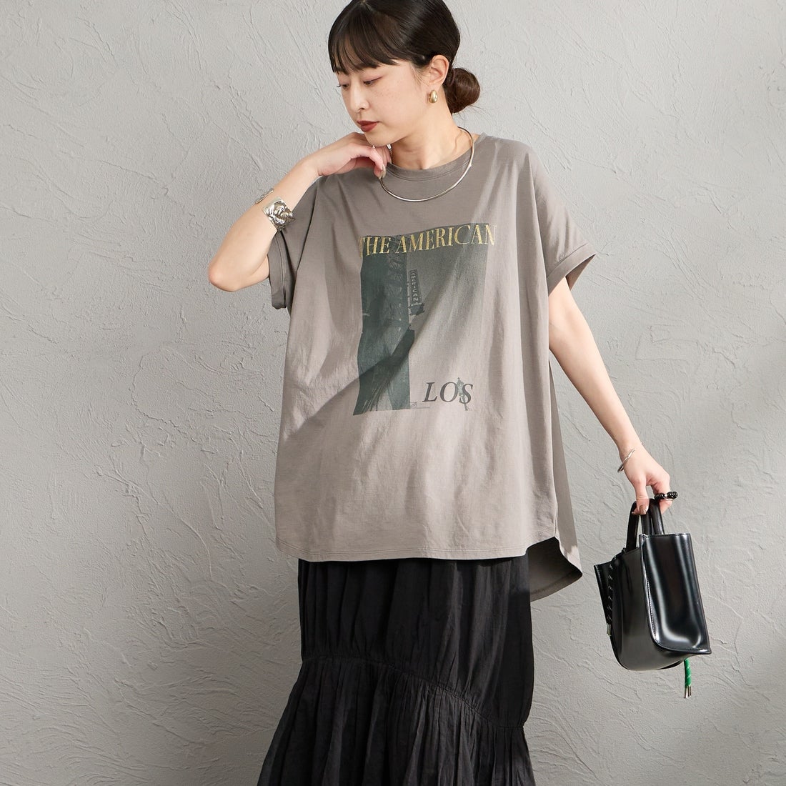 MICA&DEAL × JEANSFACTORY [マイカアンドディール × ジーンズファクトリー] 別注 フレンチスリーブ フォトプリントTシャツ [0126209177-JF] CHARCOAL &&モデル身長：150cm 着用サイズ：F&&