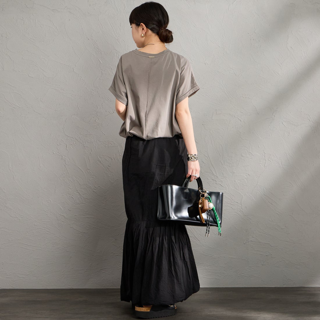 MICA&DEAL × JEANSFACTORY [マイカアンドディール × ジーンズファクトリー] 別注 フレンチスリーブ フォトプリントTシャツ [0126209178-JF] CHARCOAL &&モデル身長：150cm 着用サイズ：F&&