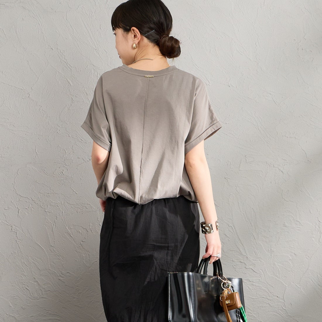 MICA&DEAL × JEANSFACTORY [マイカアンドディール × ジーンズファクトリー] 別注 フレンチスリーブ フォトプリントTシャツ [0126209178-JF] CHARCOAL &&モデル身長：150cm 着用サイズ：F&&